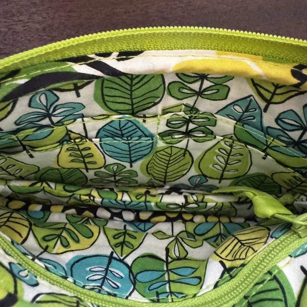 Vera‎ Bradley Limes Up Wristlet Zip Wallet Phone Case Credit Card Slots Retired